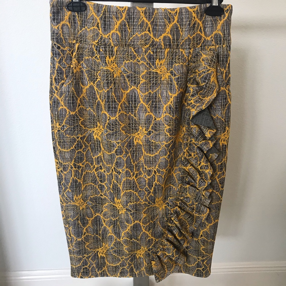 Skirt NWT  beautiful fabric mustard gold / grey